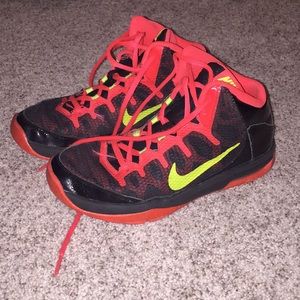 Nike boys shoes size 5
